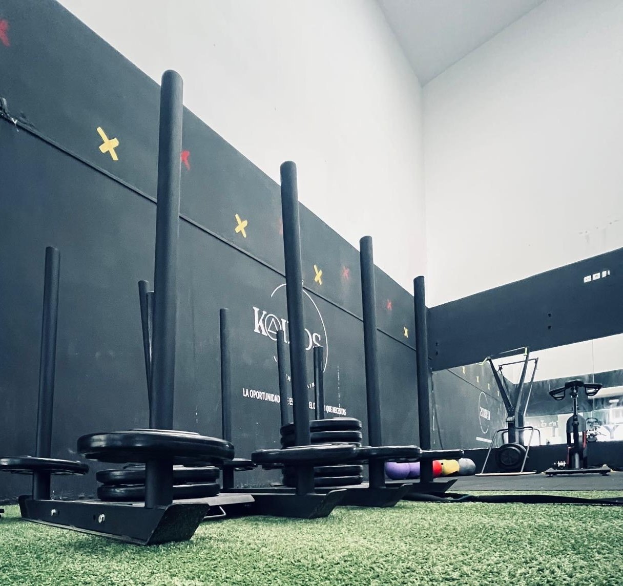 Espacio abierto para clases grupales en Kairos Hybrid Training