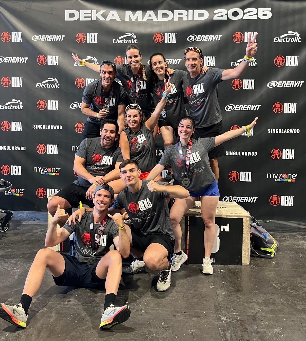 Deportista completando estaciones en sesión HYROX